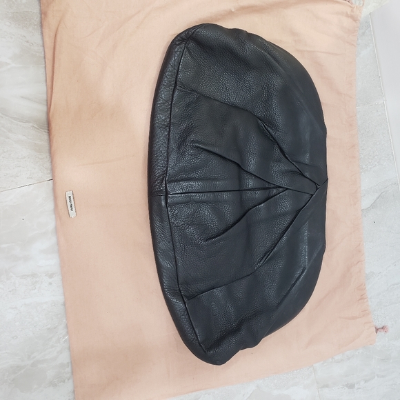 MIU MIU BLACK LEATHER ENVELOPE CLUTCH - Picture 2 of 13